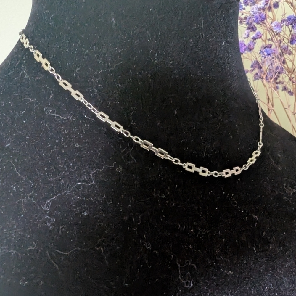 Elegant Silvertone Chain Necklace